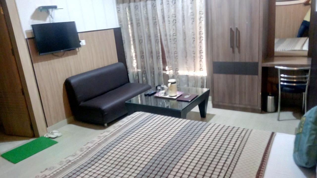 Hotel Desire Hisār Buitenkant foto