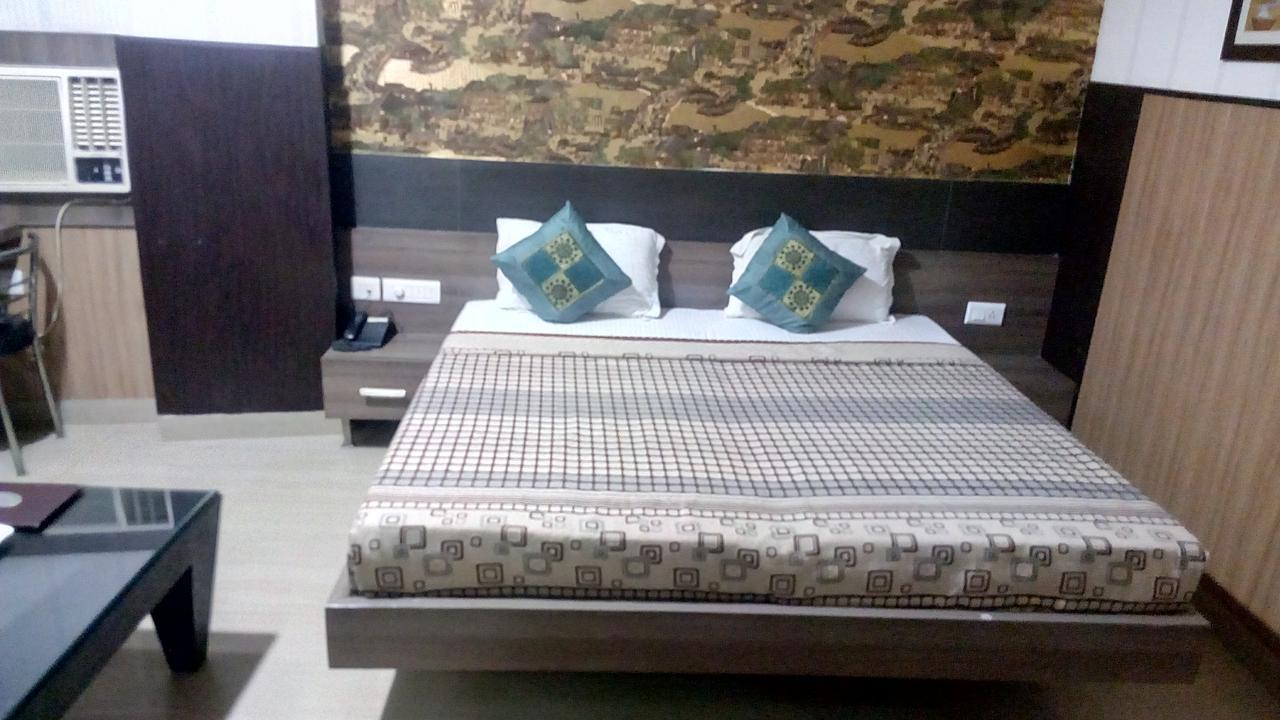 Hotel Desire Hisār Buitenkant foto