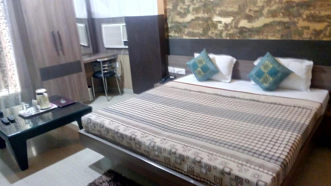 Hotel Desire Hisār Buitenkant foto