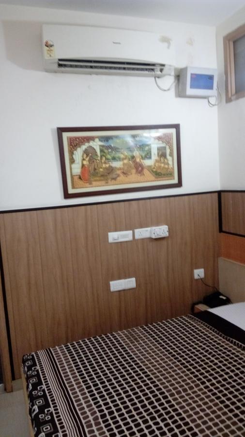 Hotel Desire Hisār Buitenkant foto