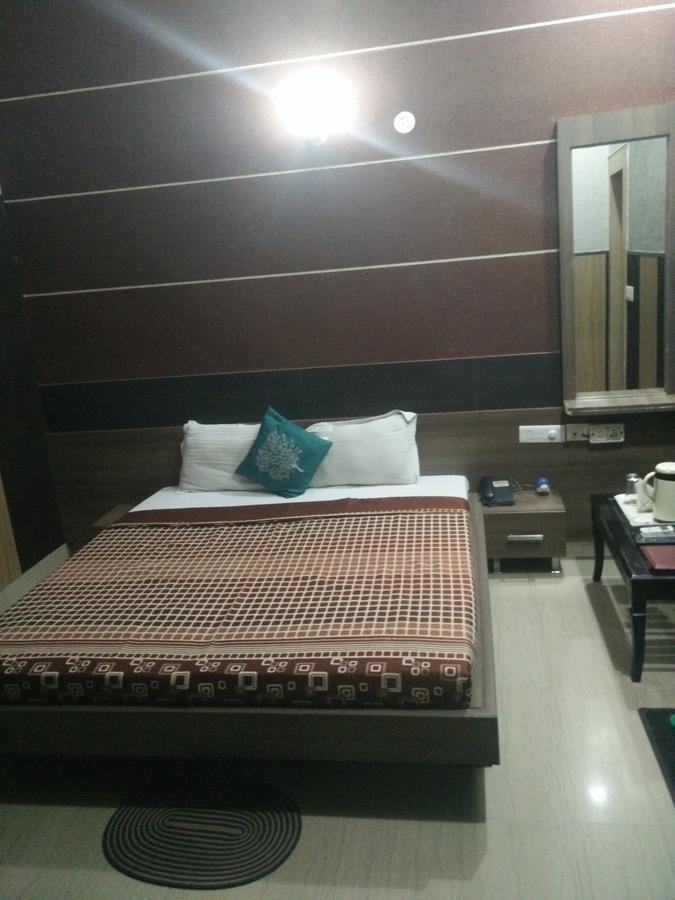 Hotel Desire Hisār Buitenkant foto