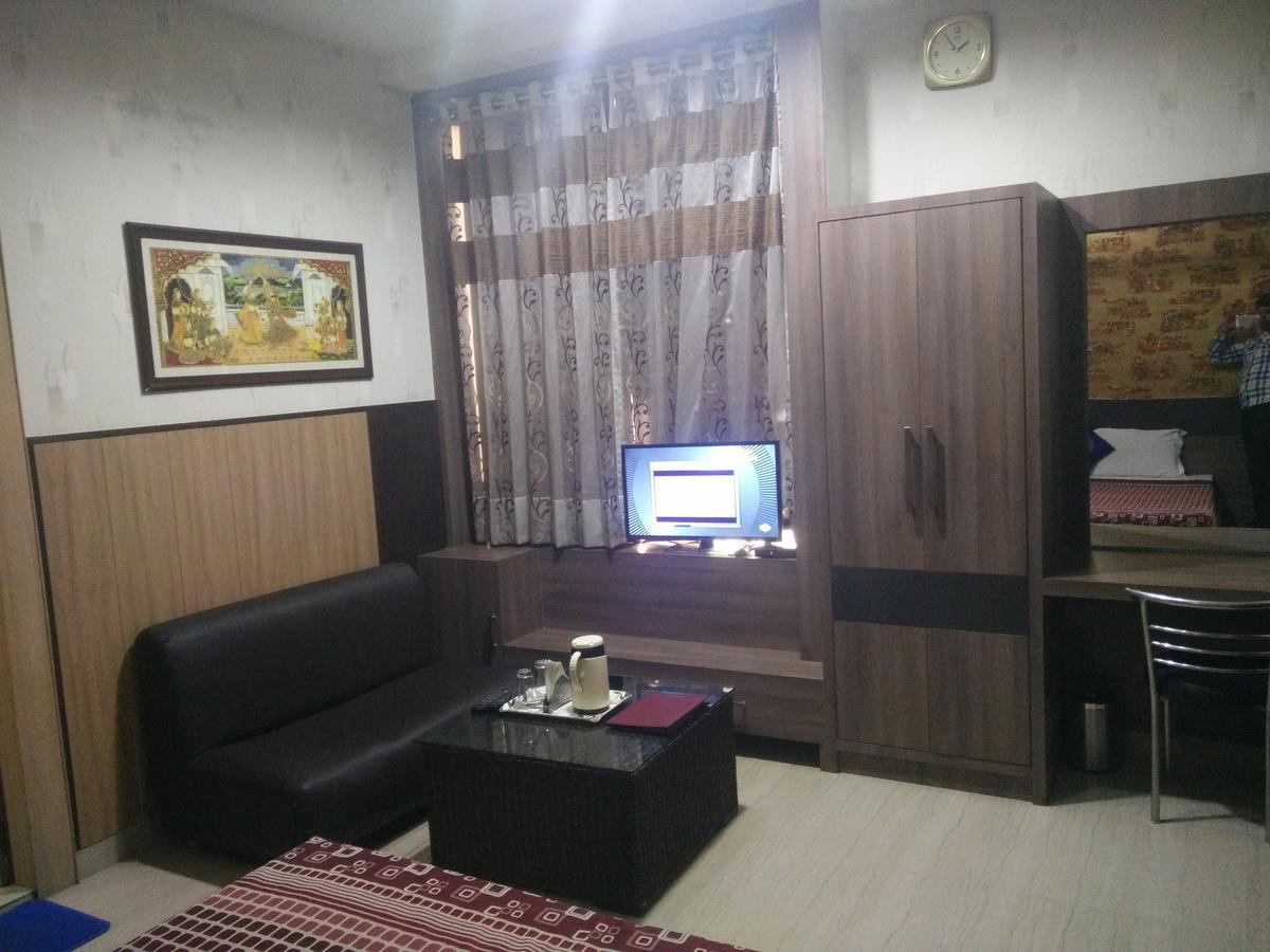 Hotel Desire Hisār Buitenkant foto