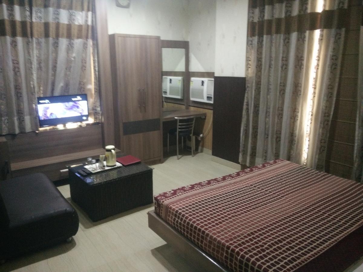 Hotel Desire Hisār Buitenkant foto